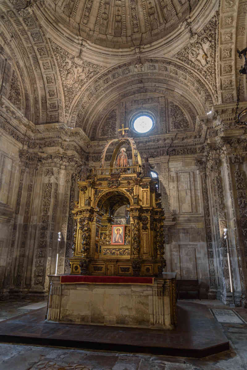 Oviedo 019 - santa iglesia catedral metropolitana el Salvador de Oviedo - capilla de Santa Eulalia.jpg